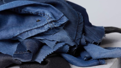 Trending: Breakthroughs in Biomimicry, Recycling Unlock ‘Tarantula Blue’ Textiles, Closed-Loop Tencel